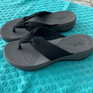 Clarks Cloudsteppers black sandals.